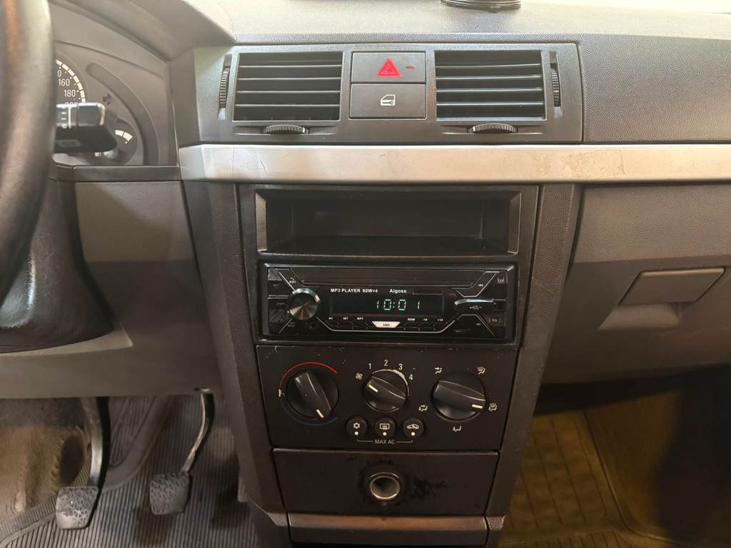 Chevrolet Meriva Cinza