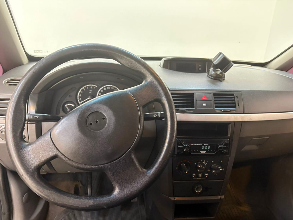 Chevrolet Meriva Cinza