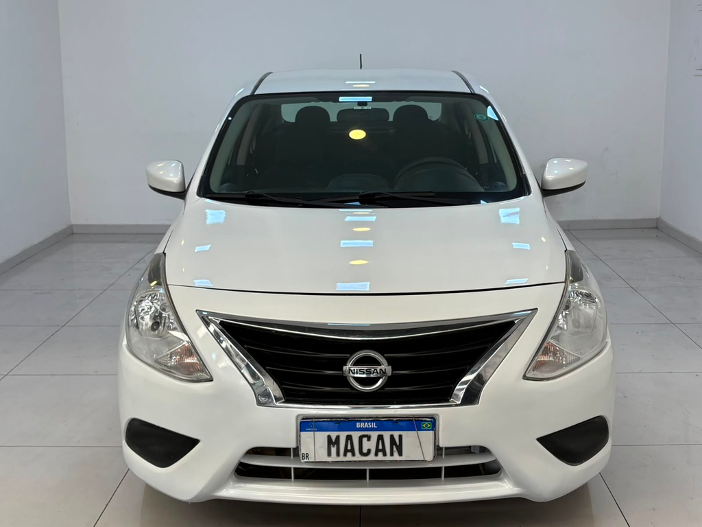 Nissan Versa Branco