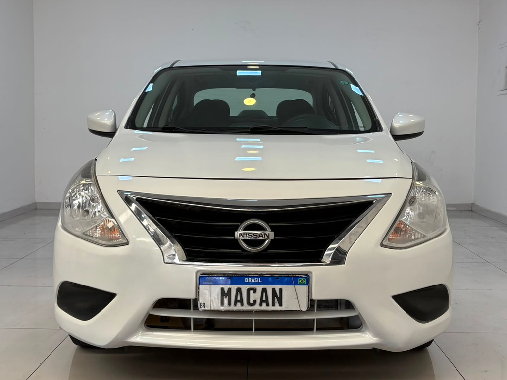 Nissan Versa Branco