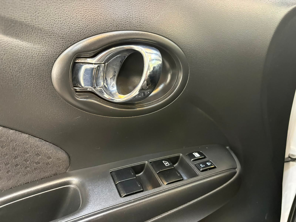 Nissan Versa Branco