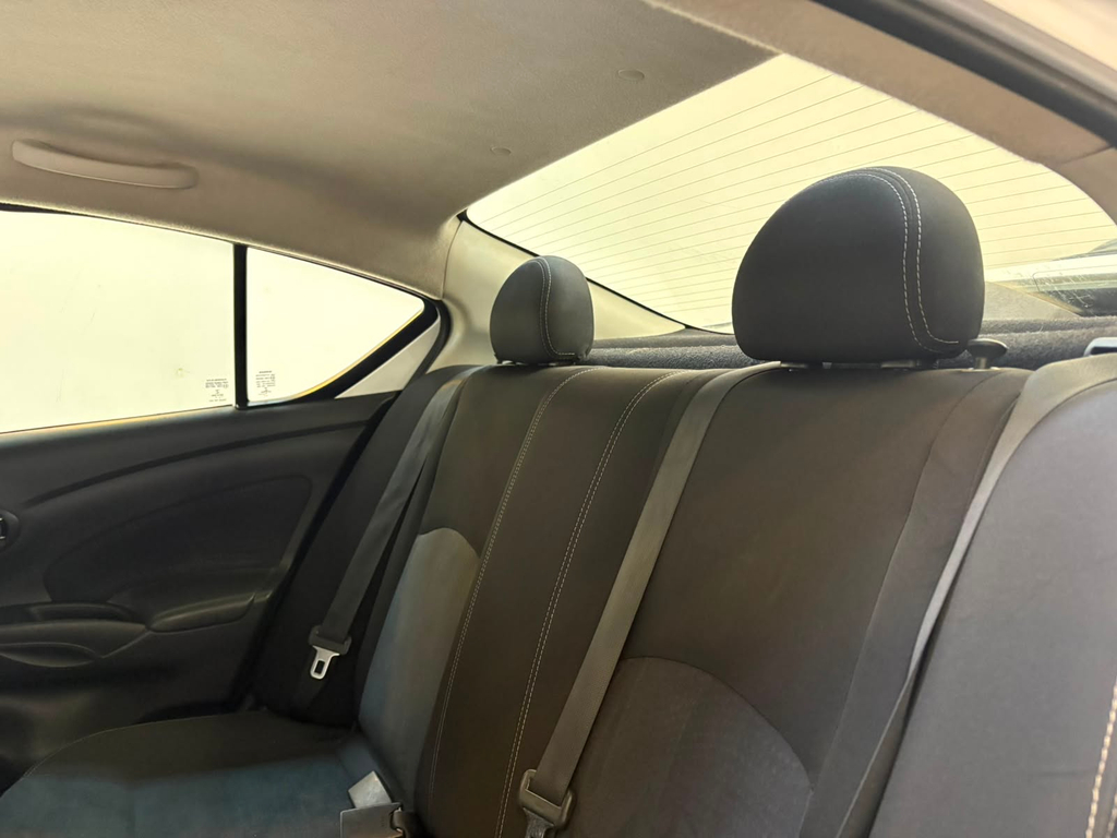 Nissan Versa Branco