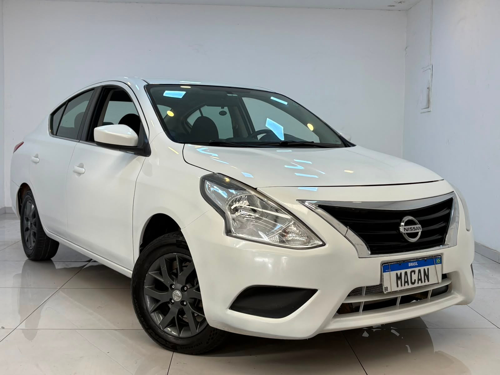 Nissan Versa Branco