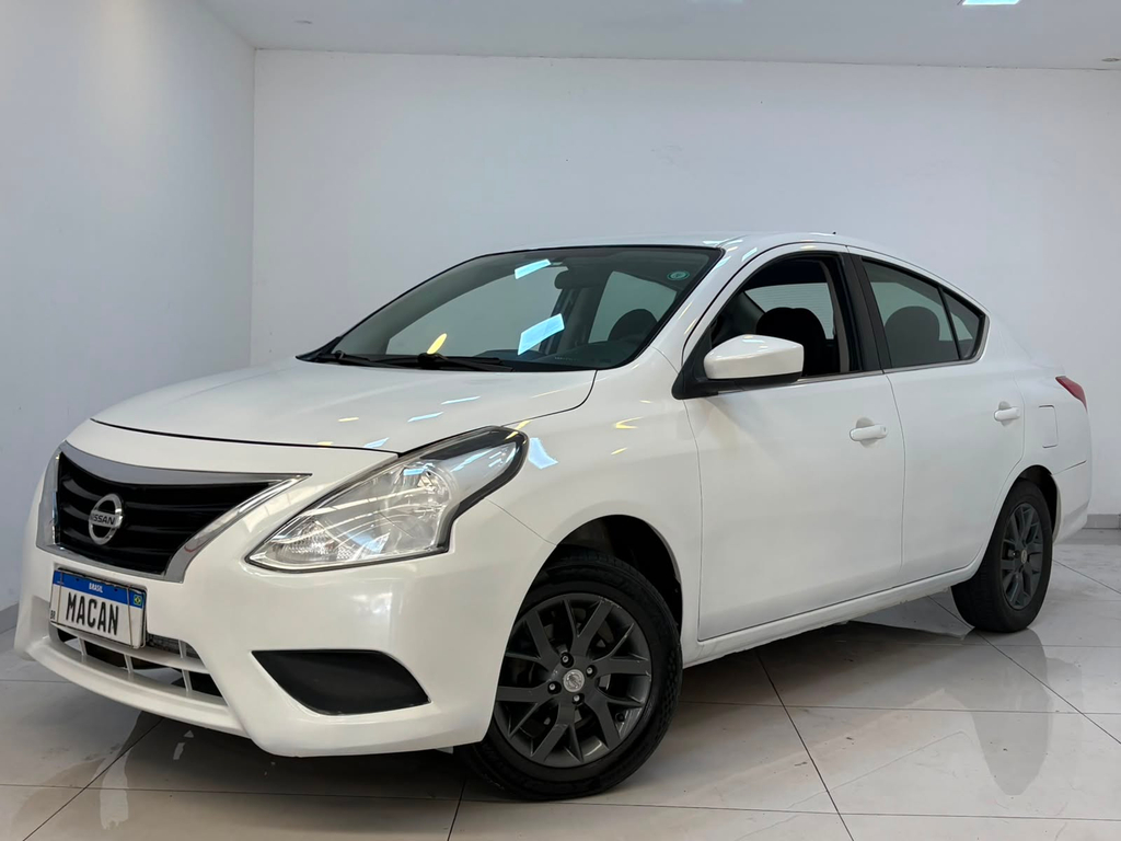 Nissan Versa Branco