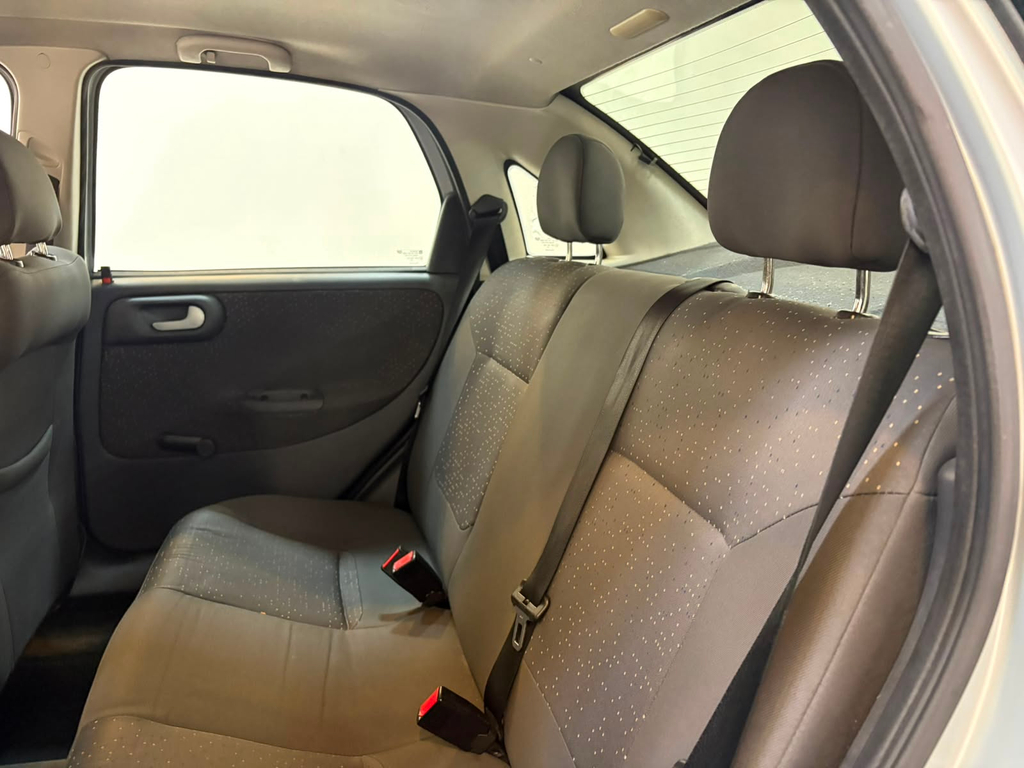 Chevrolet Corsa Sedan Prata