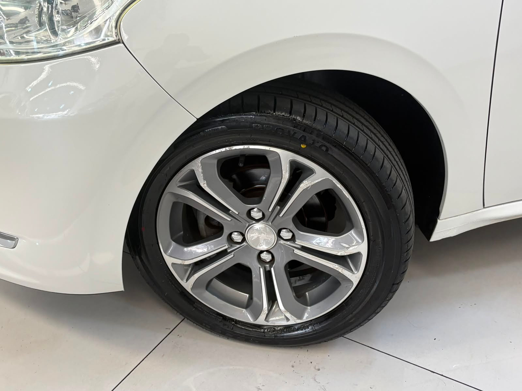 Peugeot 208 Branco