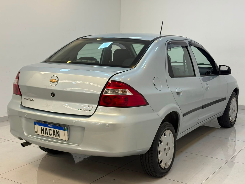 Chevrolet Prisma Prata