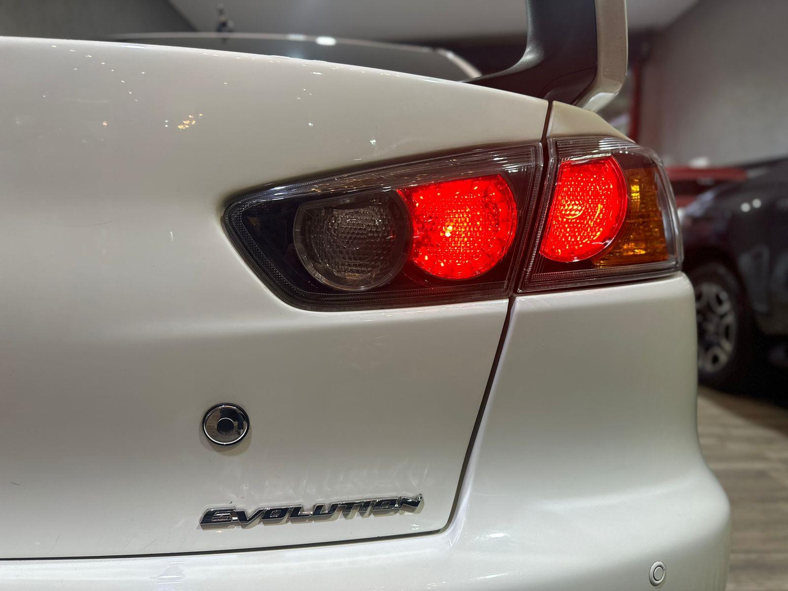 Mitsubishi Lancer Evolution Branco