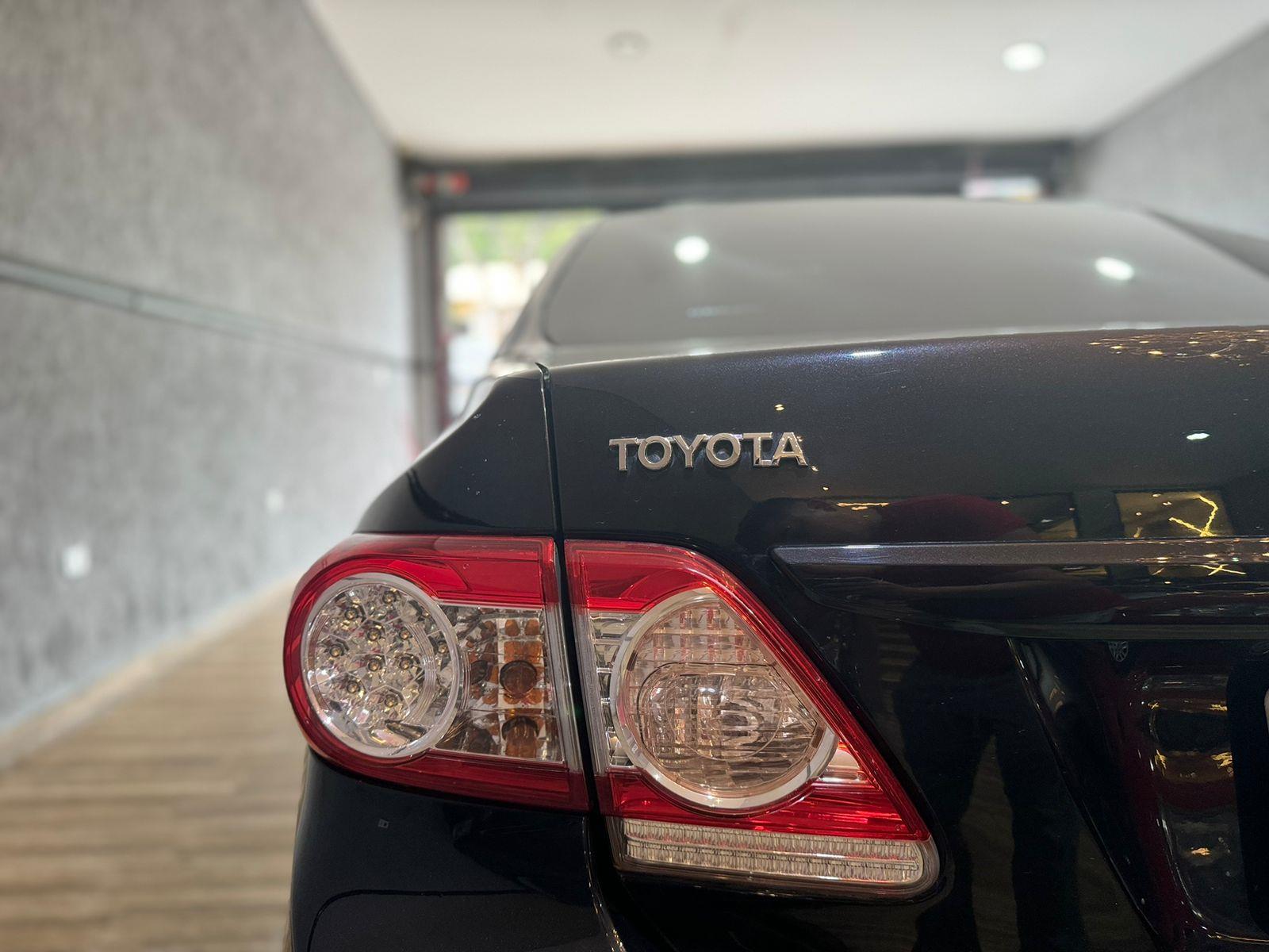 Toyota Corolla Preto