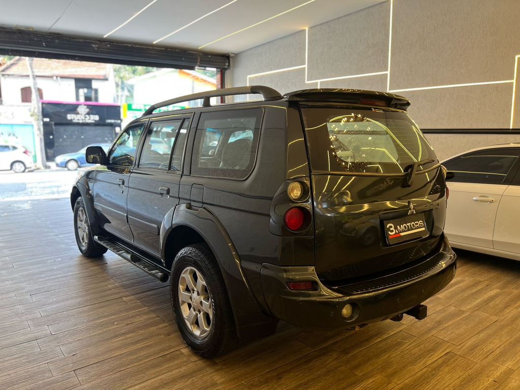 Mitsubishi Pajero Sport Cinza