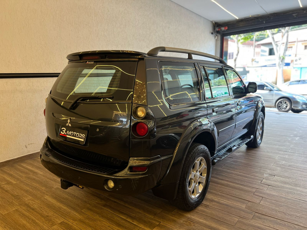 Mitsubishi Pajero Sport Cinza