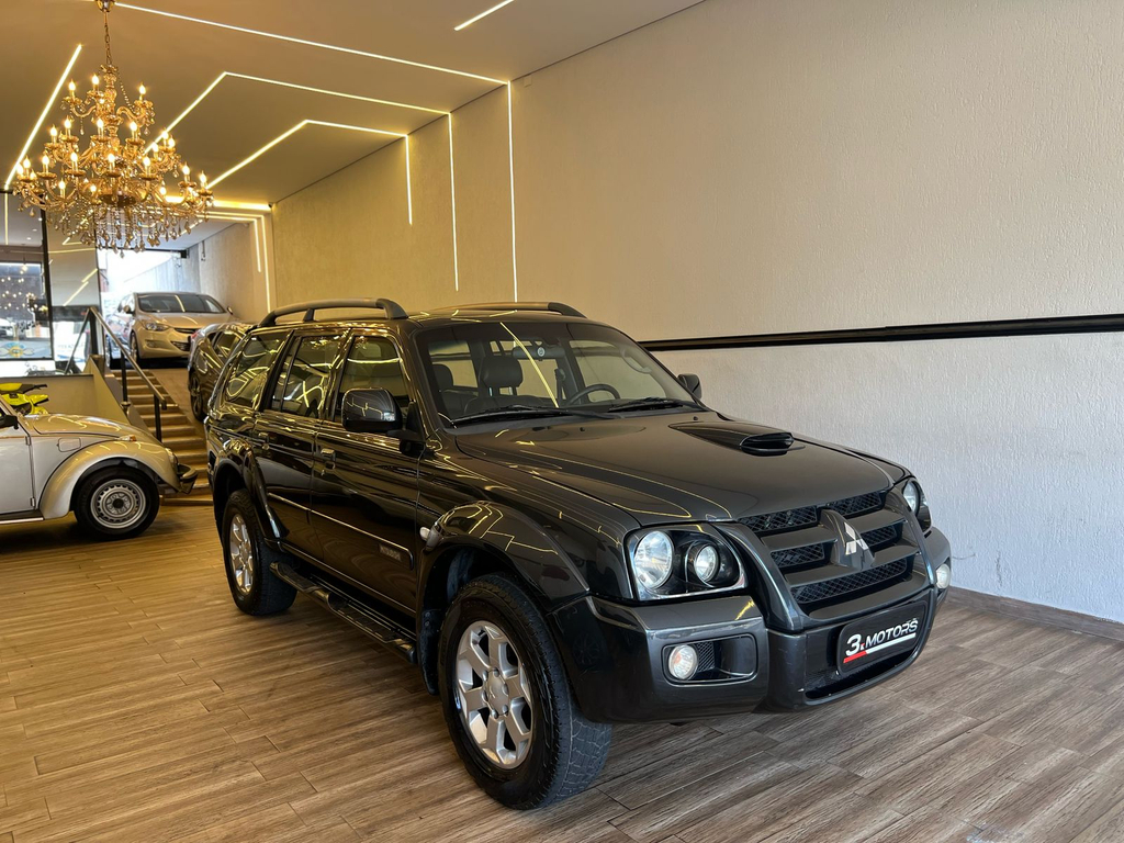 Mitsubishi Pajero Sport Cinza