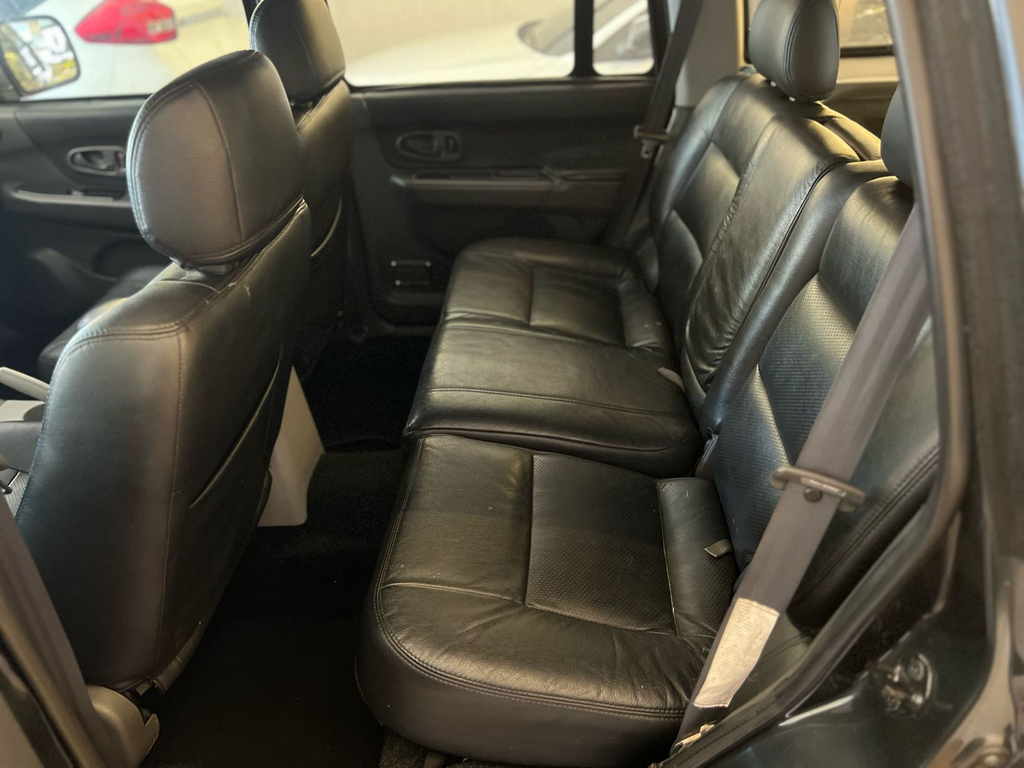 Mitsubishi Pajero Sport Cinza