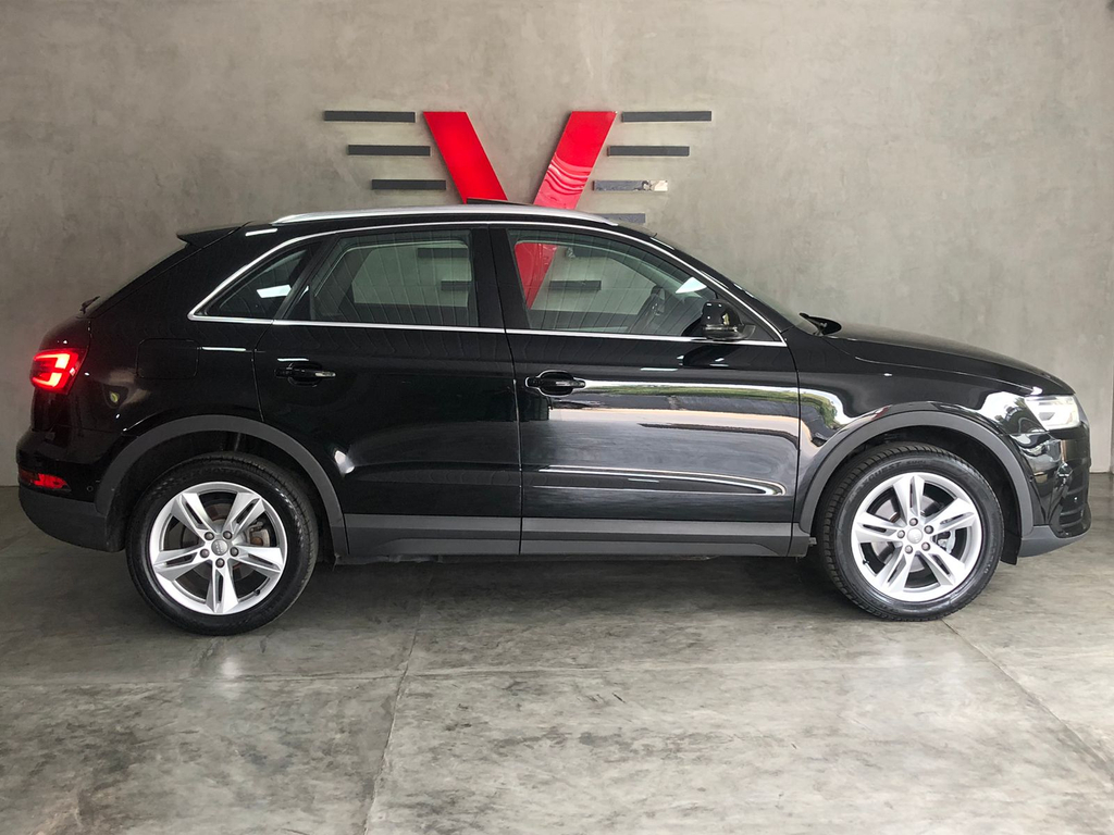Audi Q3 Preto