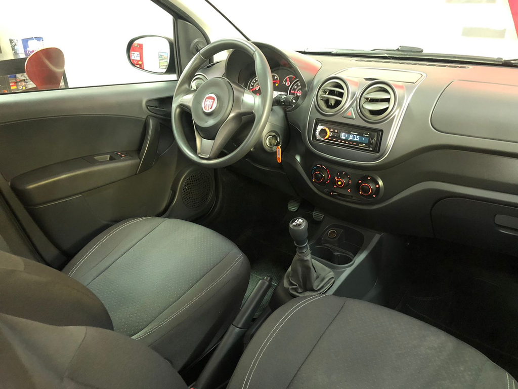 Fiat Grand Siena Preto