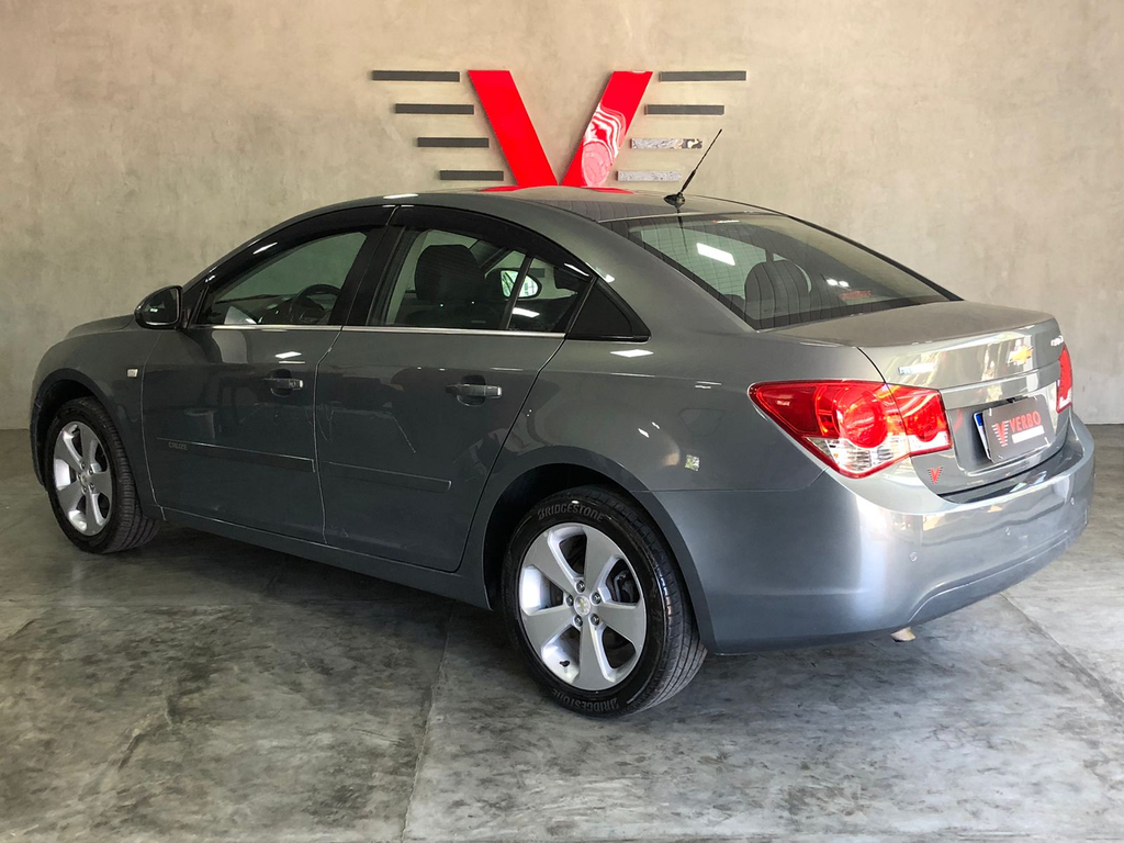 Chevrolet Cruze Cinza