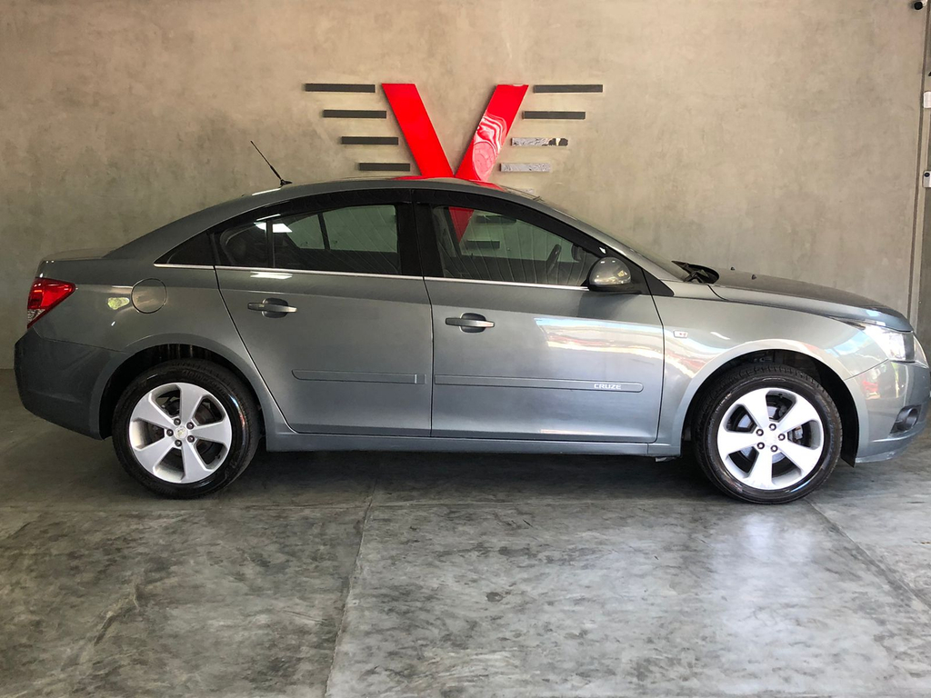 Chevrolet Cruze Cinza
