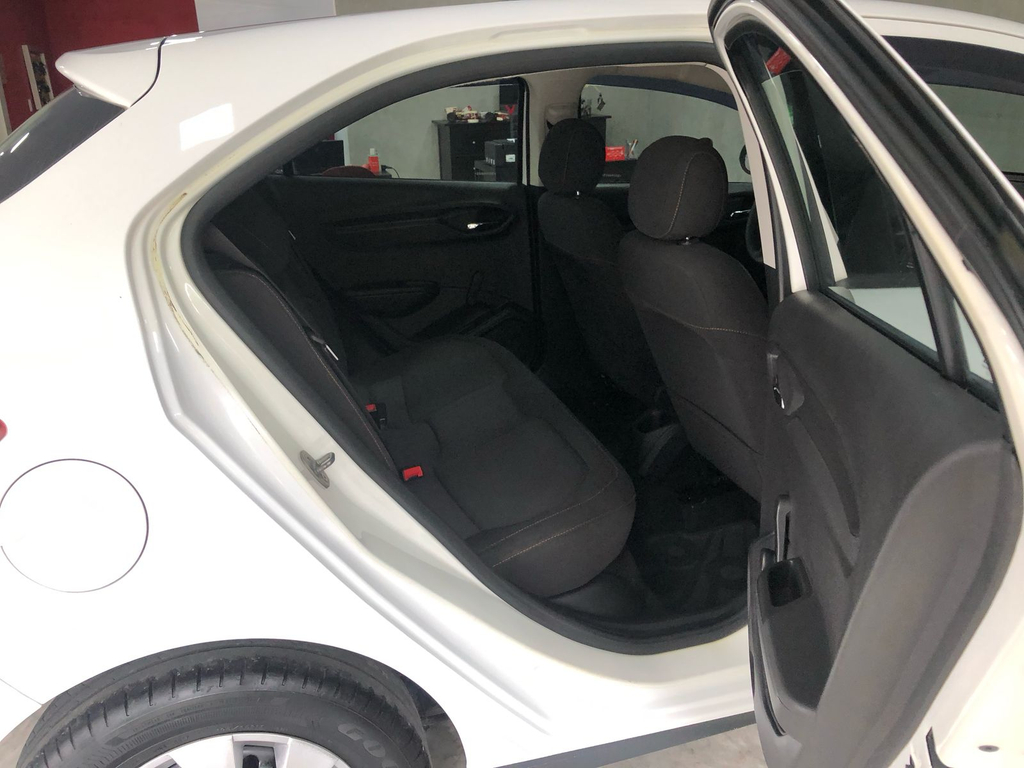 Chevrolet Onix Branco
