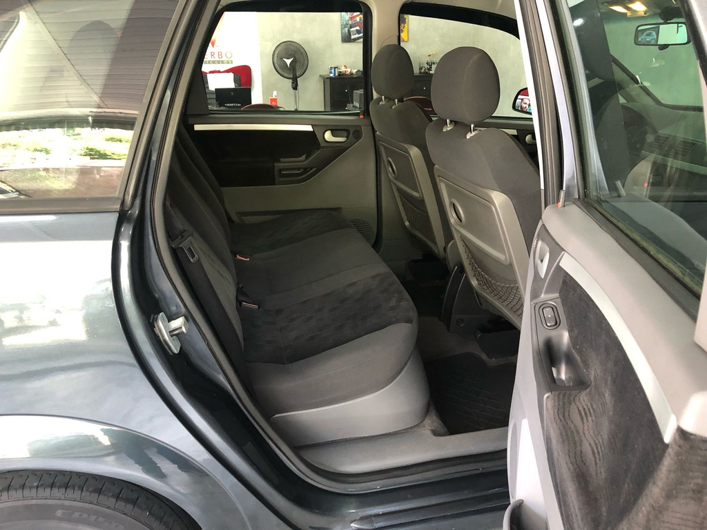 Chevrolet Meriva Cinza