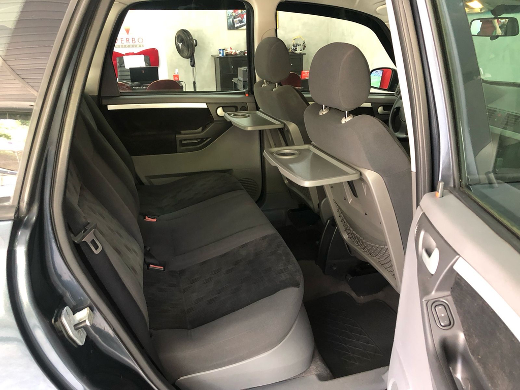Chevrolet Meriva Cinza