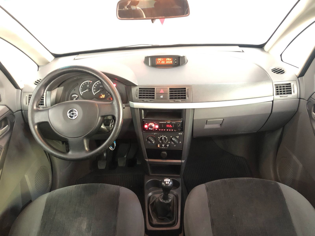 Chevrolet Meriva Cinza