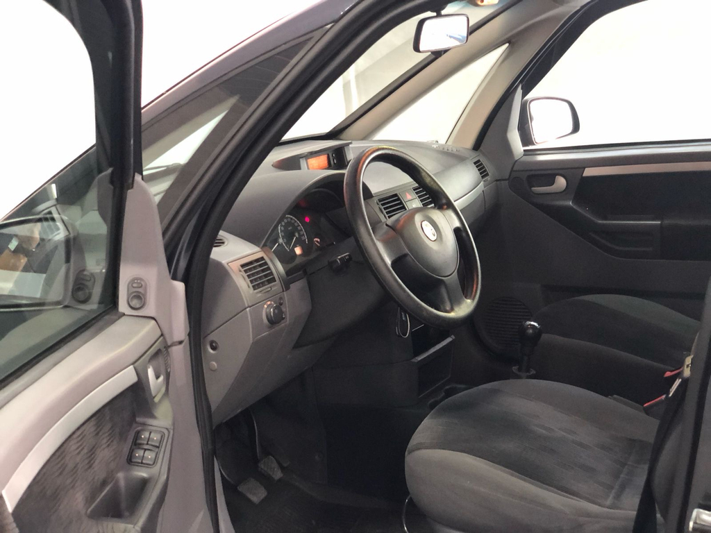 Chevrolet Meriva Cinza