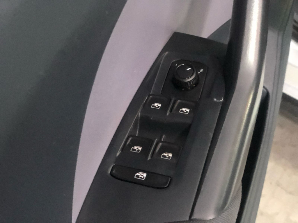 Volkswagen T-Cross Prata
