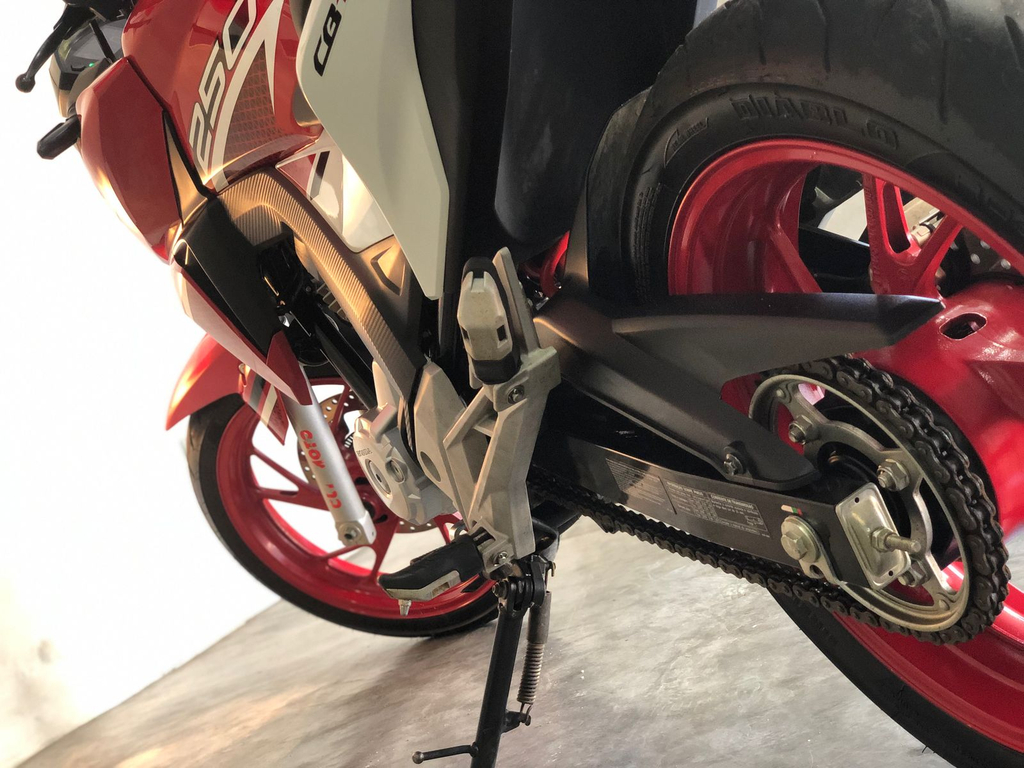 Honda CB 250 Vermelho