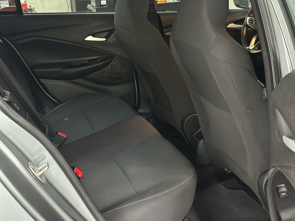 Chevrolet Onix Prata