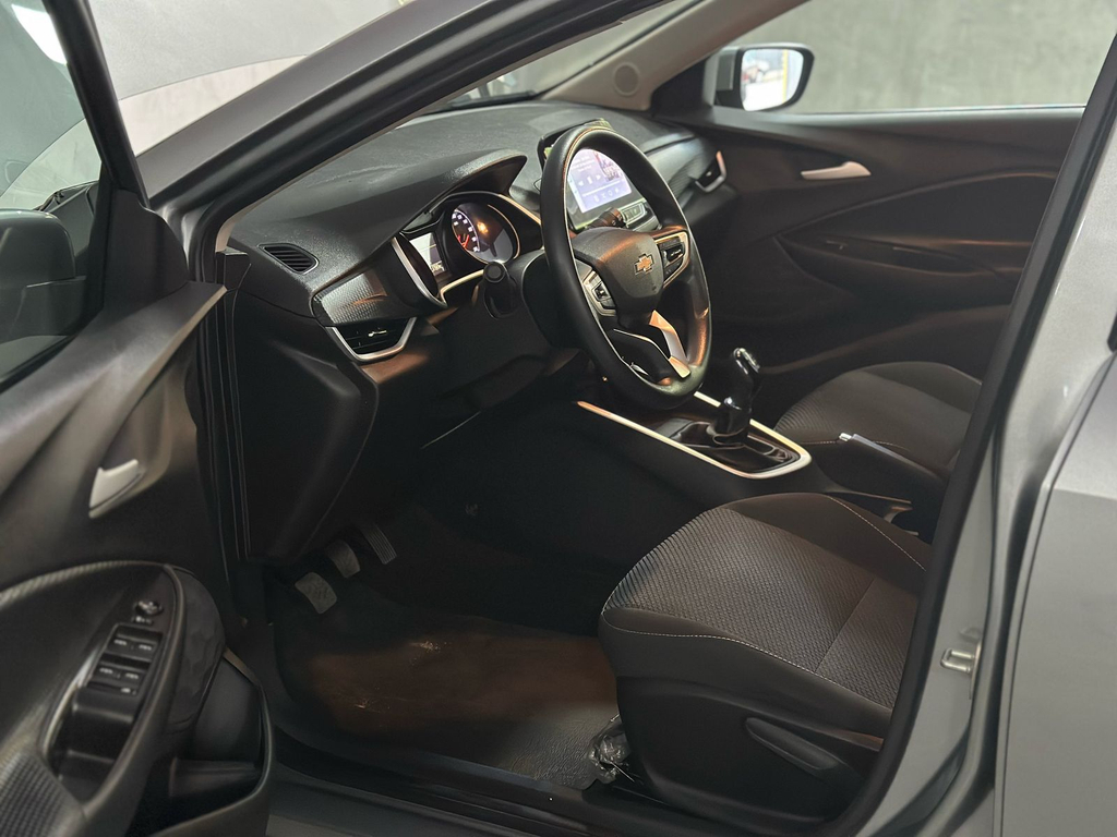 Chevrolet Onix Prata