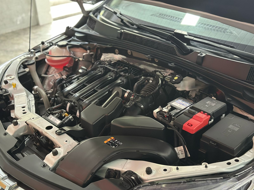 Chevrolet Onix Prata