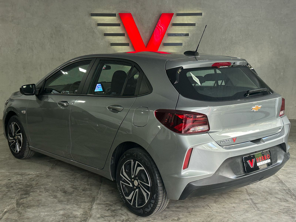 Chevrolet Onix Prata