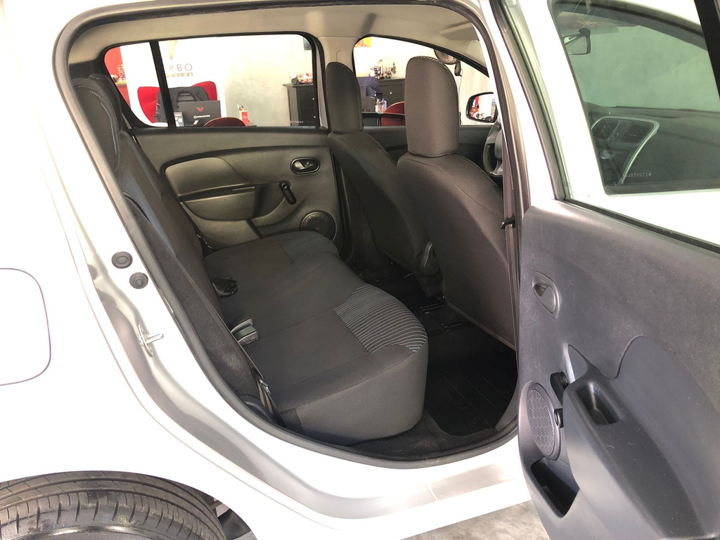 Renault Sandero Prata
