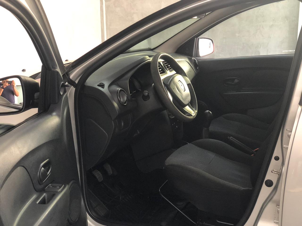 Renault Sandero Prata