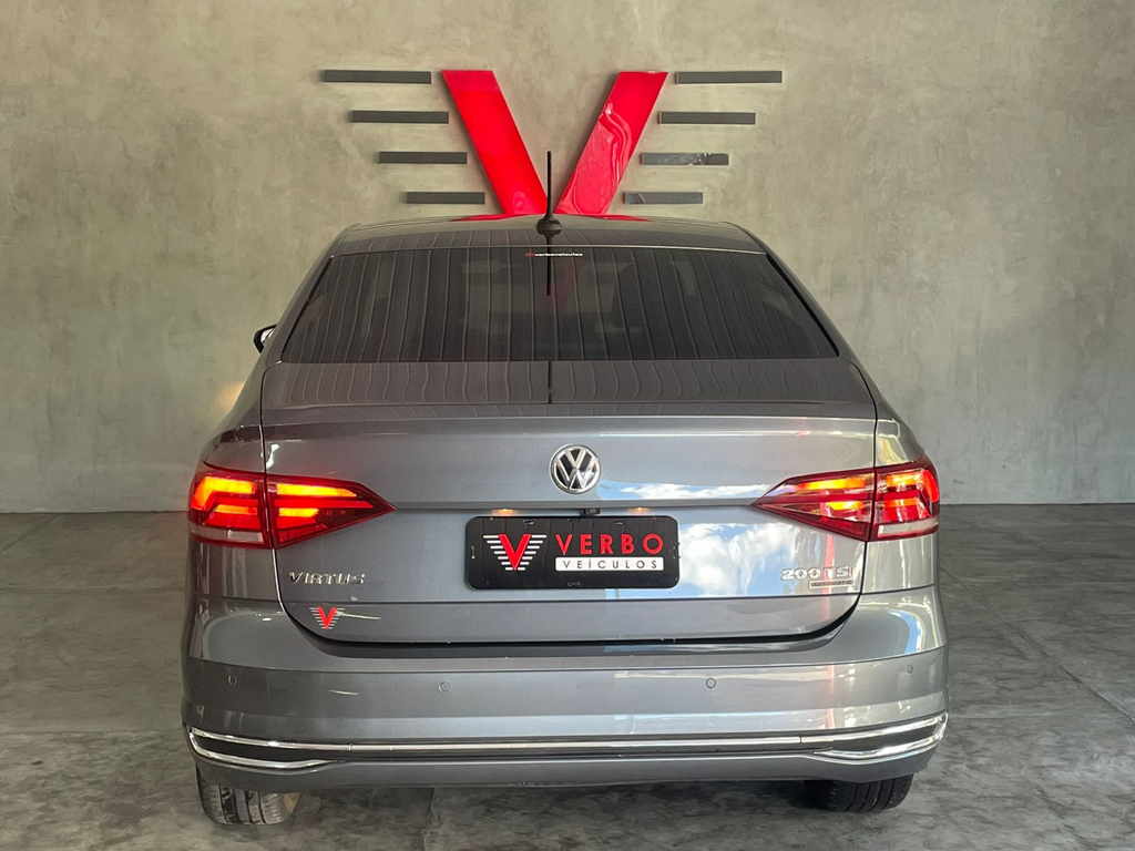 Volkswagen Virtus Cinza