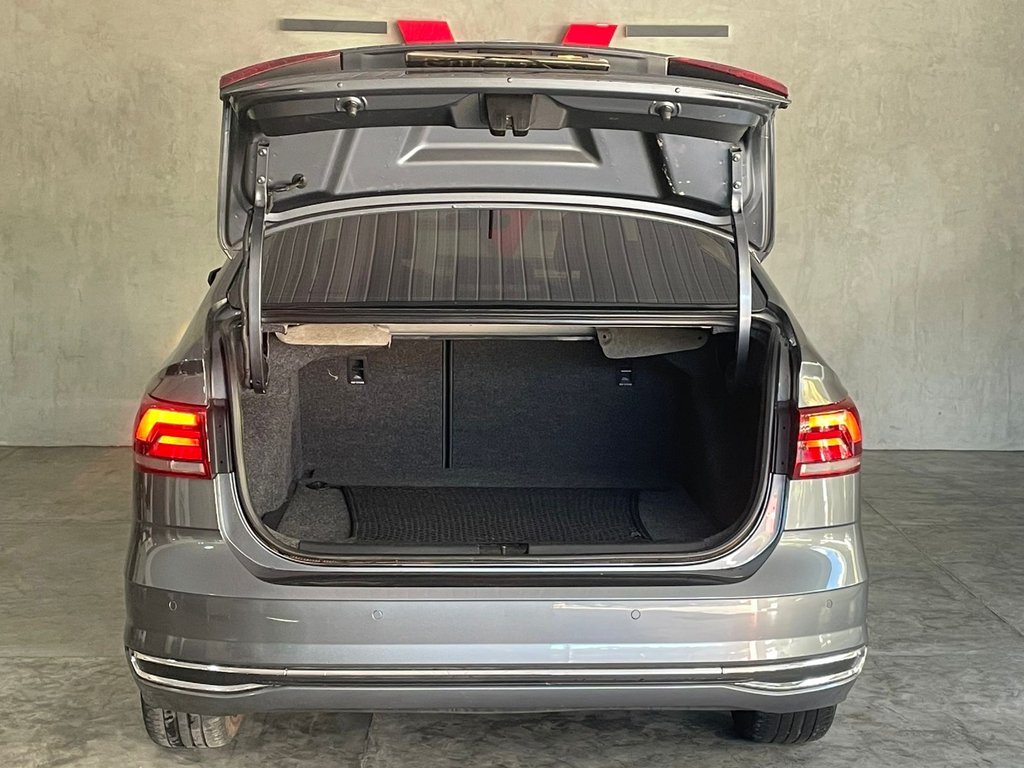 Volkswagen Virtus Cinza