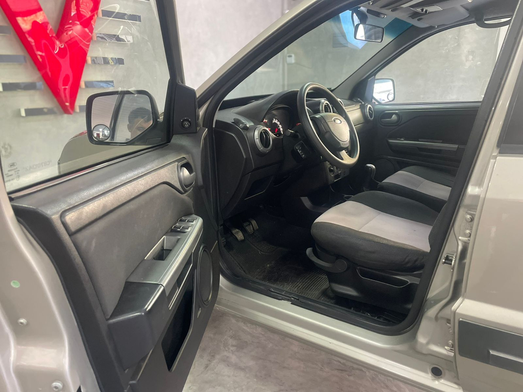 Ford EcoSport Prata