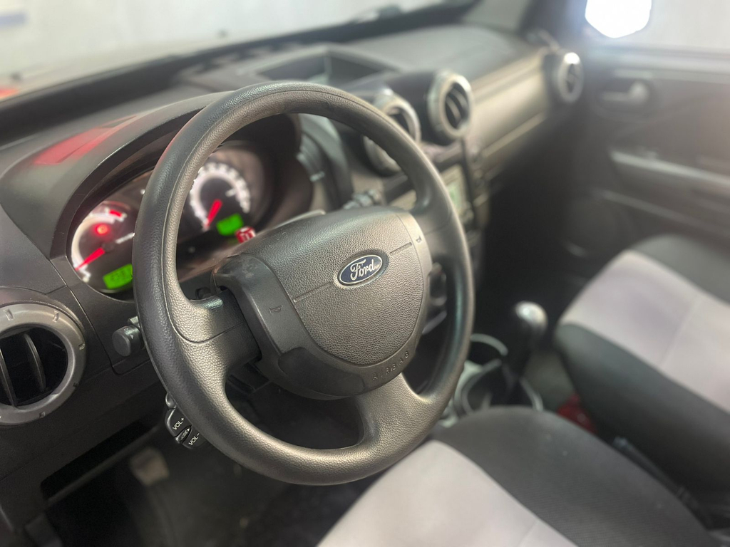 Ford EcoSport Prata