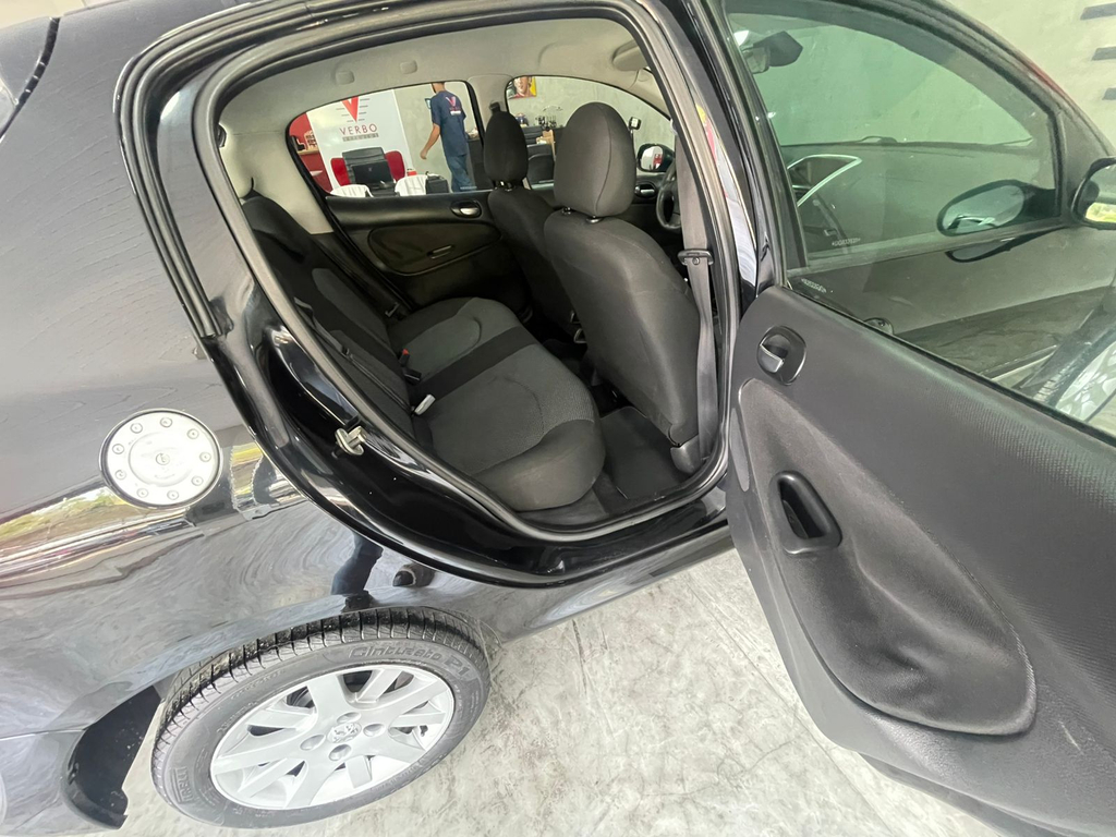 Peugeot 207 Preto