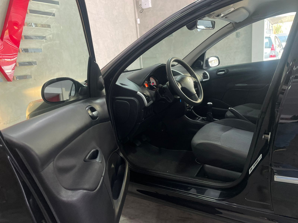 Peugeot 207 Preto