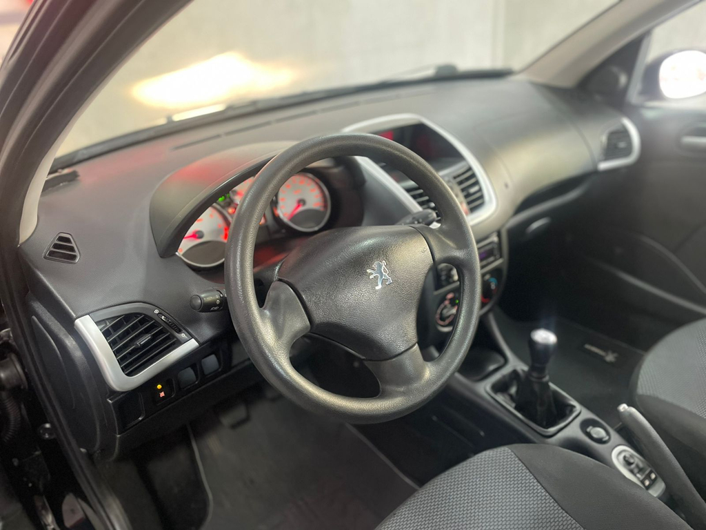 Peugeot 207 Preto
