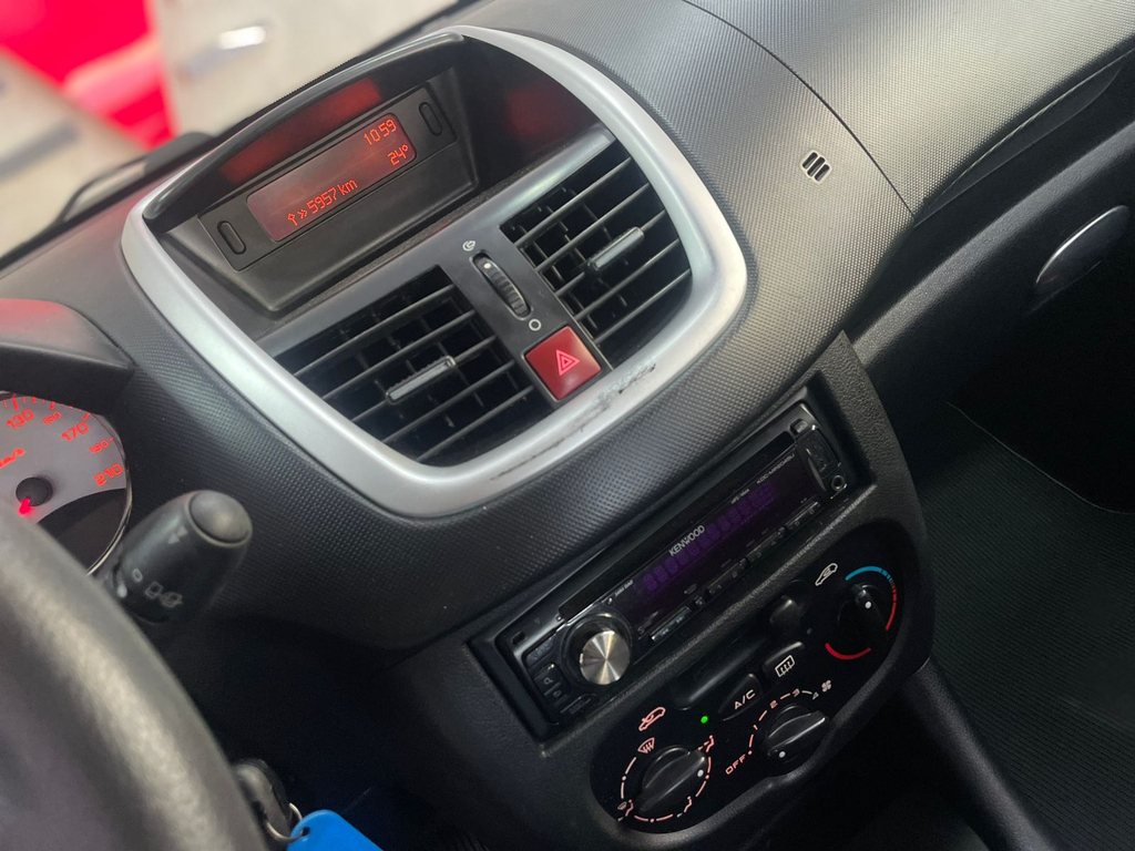 Peugeot 207 Preto