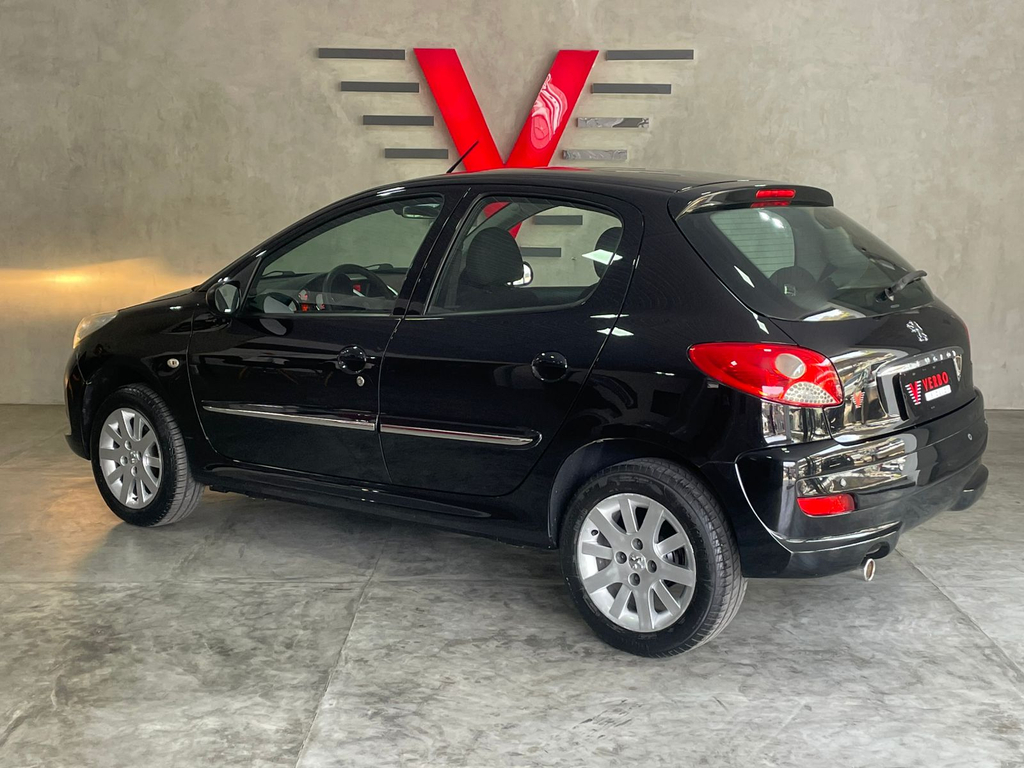 Peugeot 207 Preto