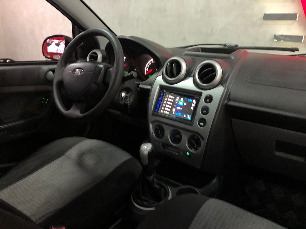Ford Fiesta Sedan Preto