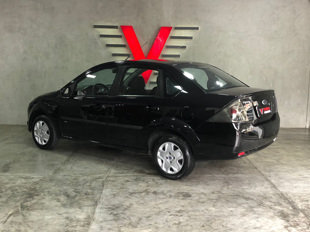 Ford Fiesta Sedan Preto