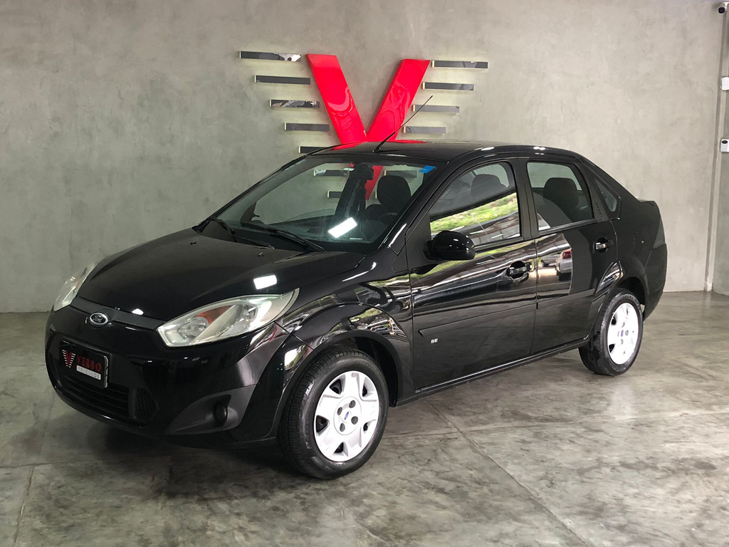 Ford Fiesta Sedan Preto