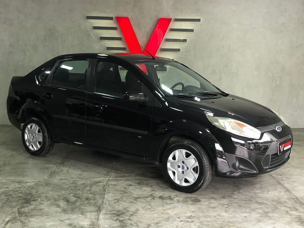 Ford Fiesta Sedan Preto
