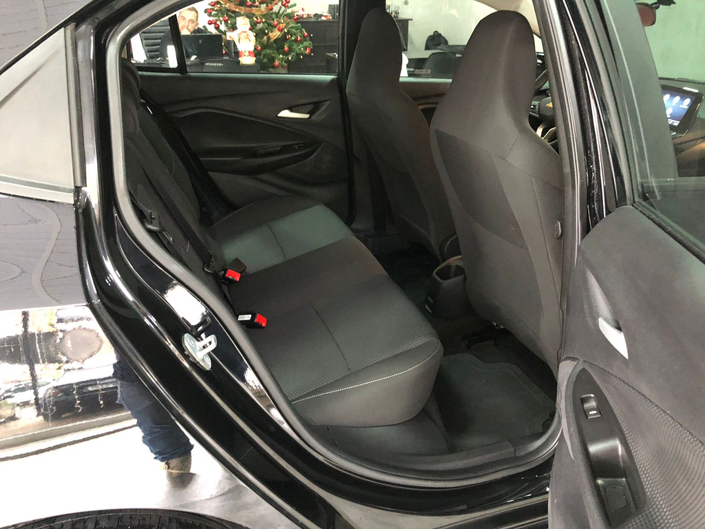 Chevrolet Onix Preto