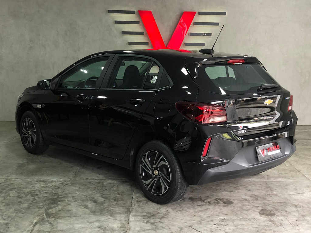 Chevrolet Onix Preto