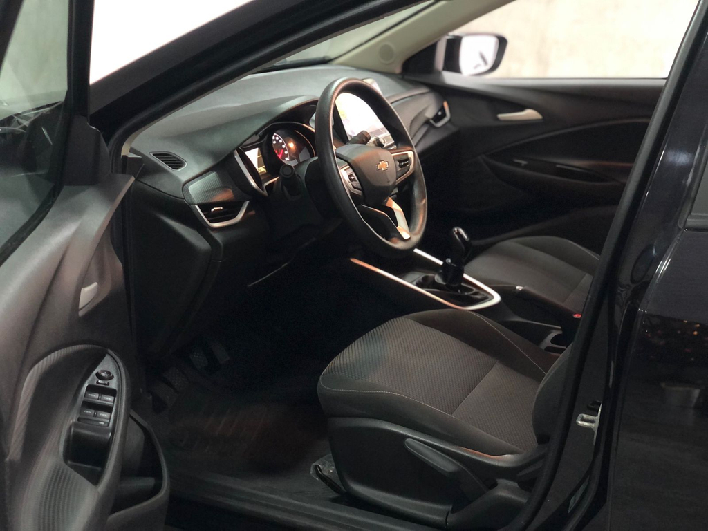 Chevrolet Onix Preto